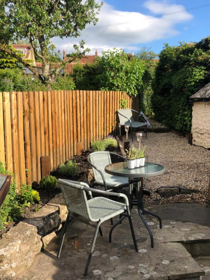Hill Cottage, Thornton-Le-Dale Торнтън Дейл Екстериор снимка