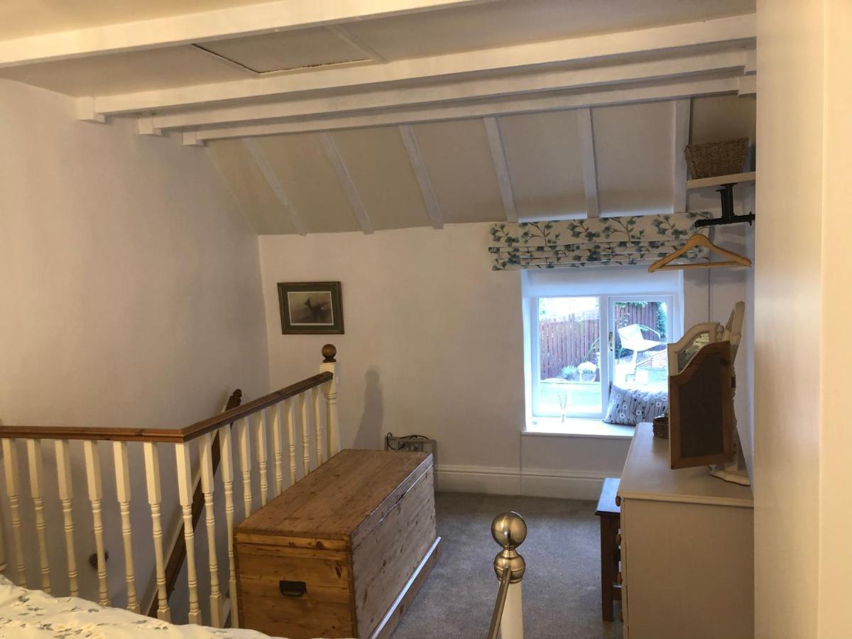 Hill Cottage, Thornton-Le-Dale Торнтън Дейл Екстериор снимка